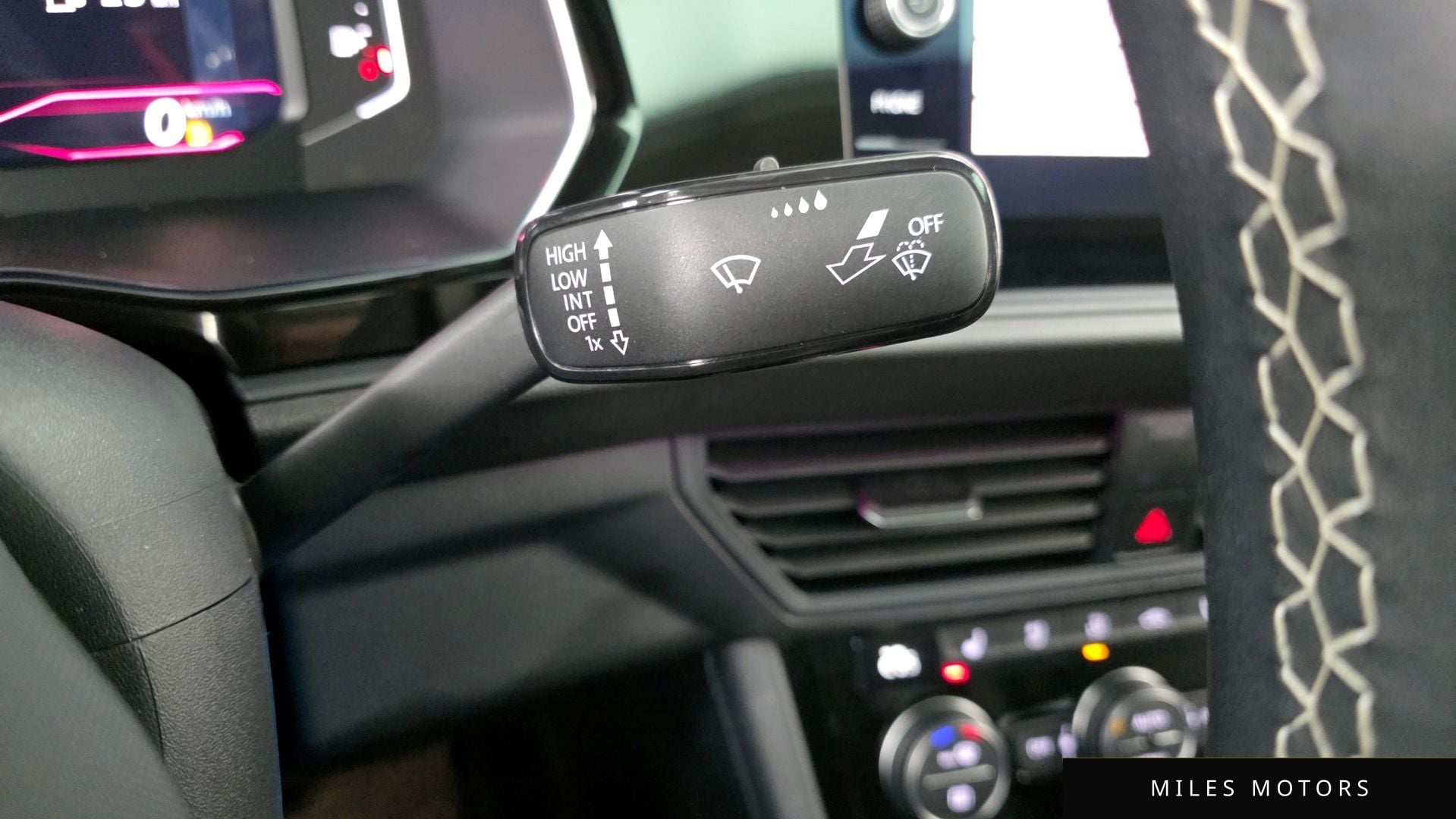 Volkswagen 제타 2023 — миниатюра 18