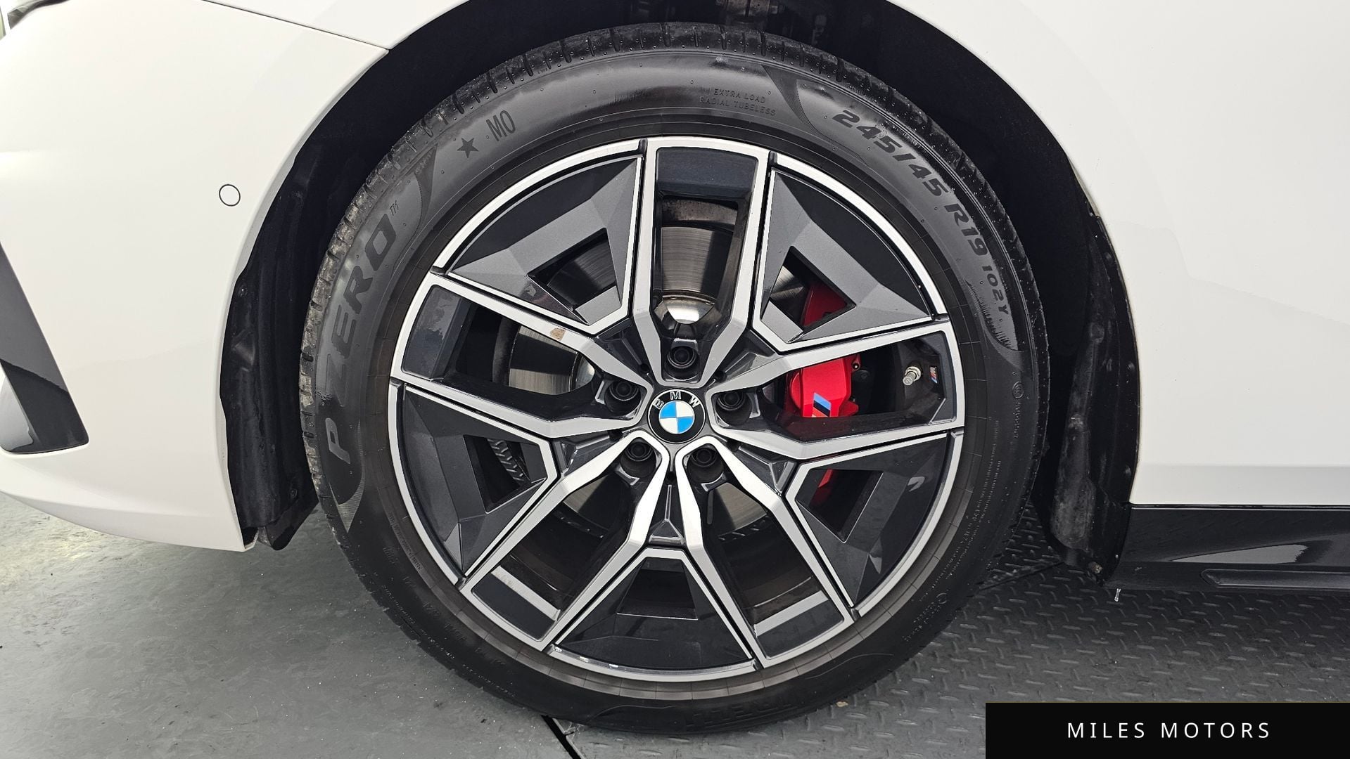 BMW 5 Series (G60) 2025 — миниатюра 5