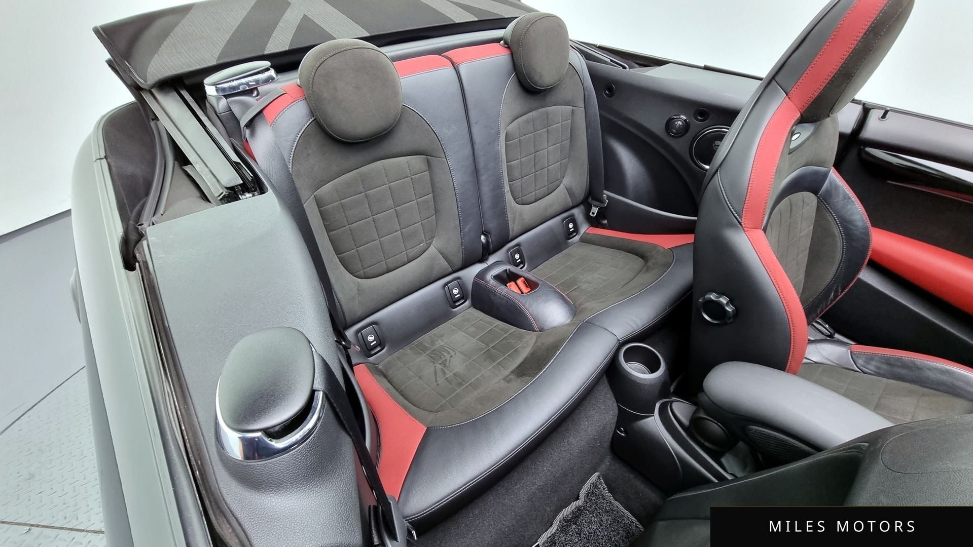 MINI Cooper Convertible 2019 — миниатюра 10