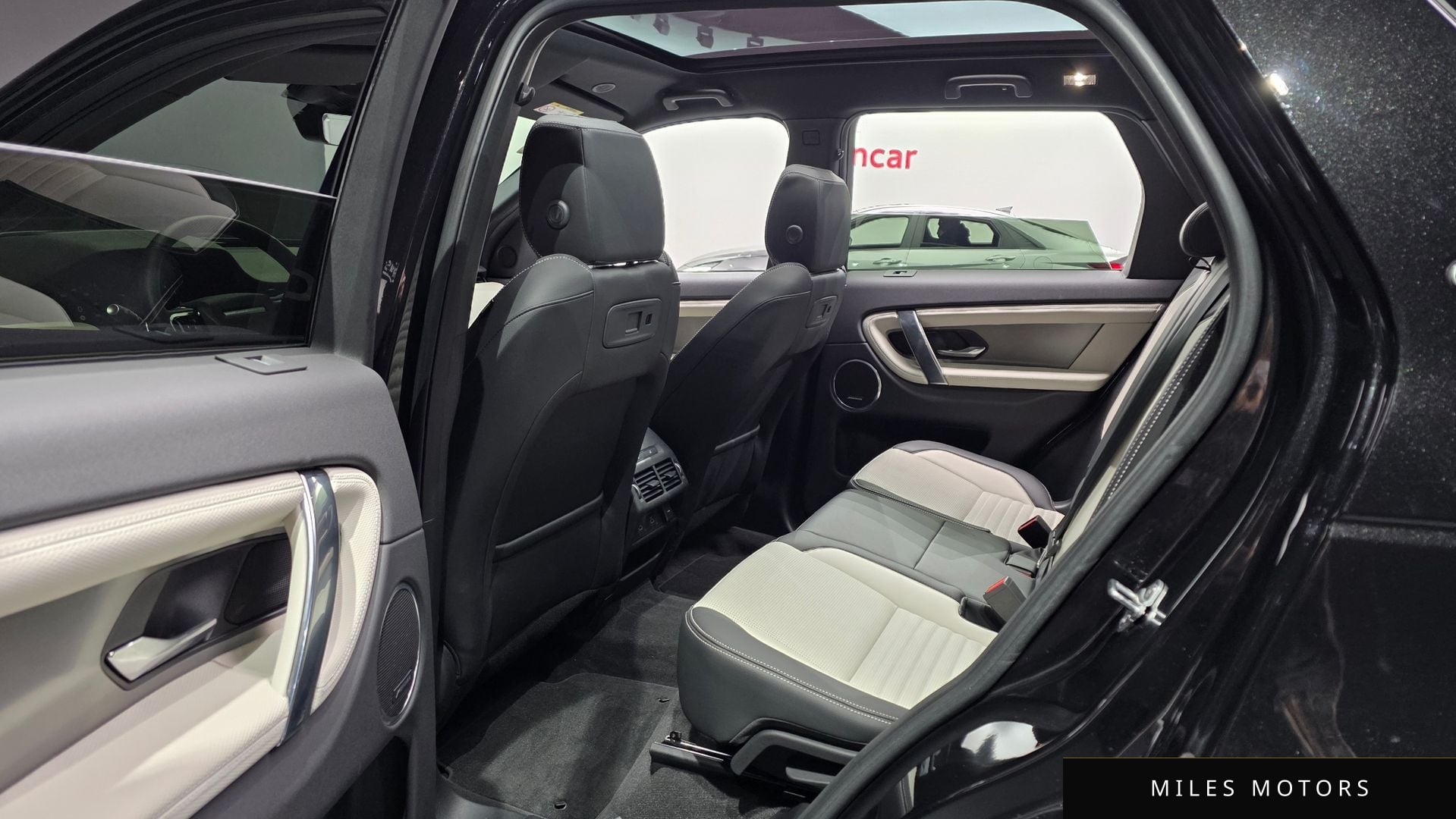 Land Rover Discovery Sport 2025 — миниатюра 12