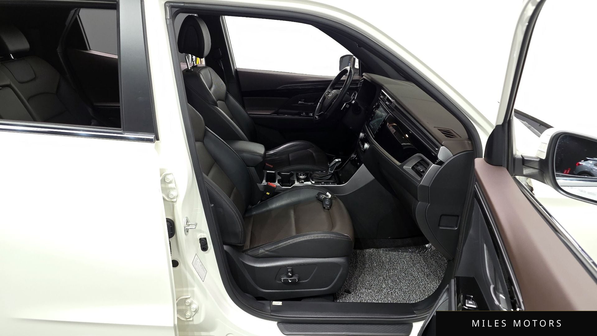 KG Mobility Beautiful Korando 2022 — миниатюра 11
