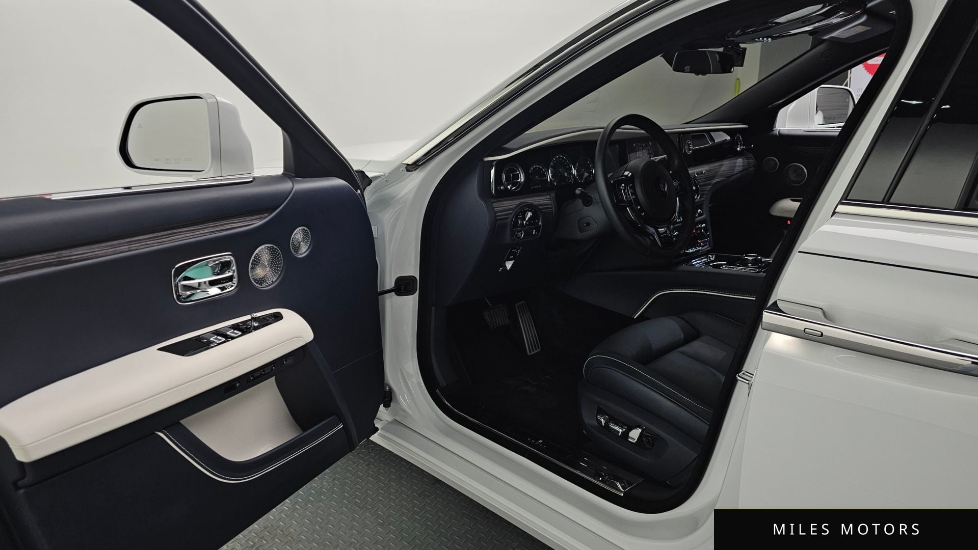 Rolls-Royce Ghost 2023 — миниатюра 10