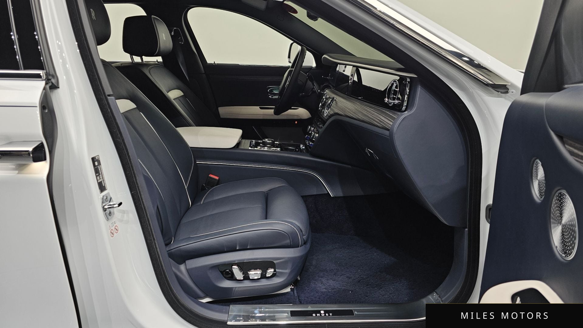 Rolls-Royce Ghost 2023 — миниатюра 11