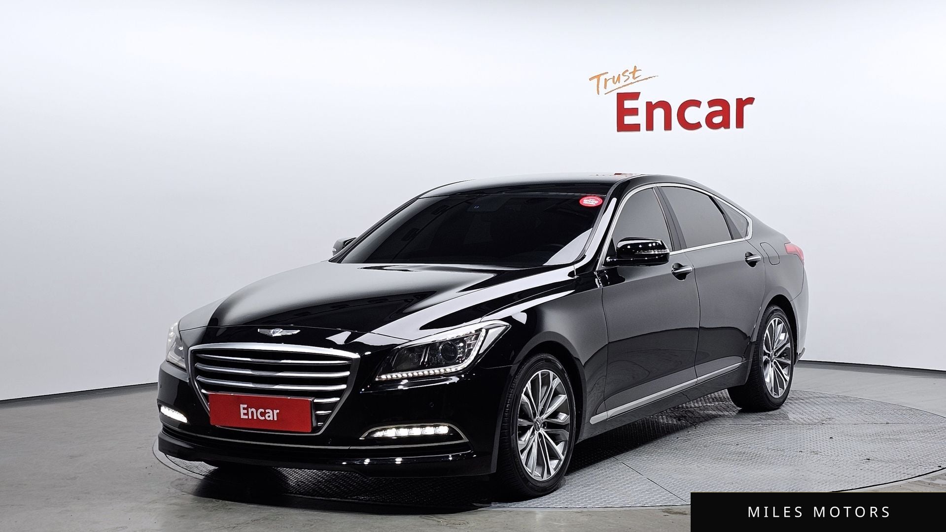 Hyundai Genesis 2015 — фото 1 из 12