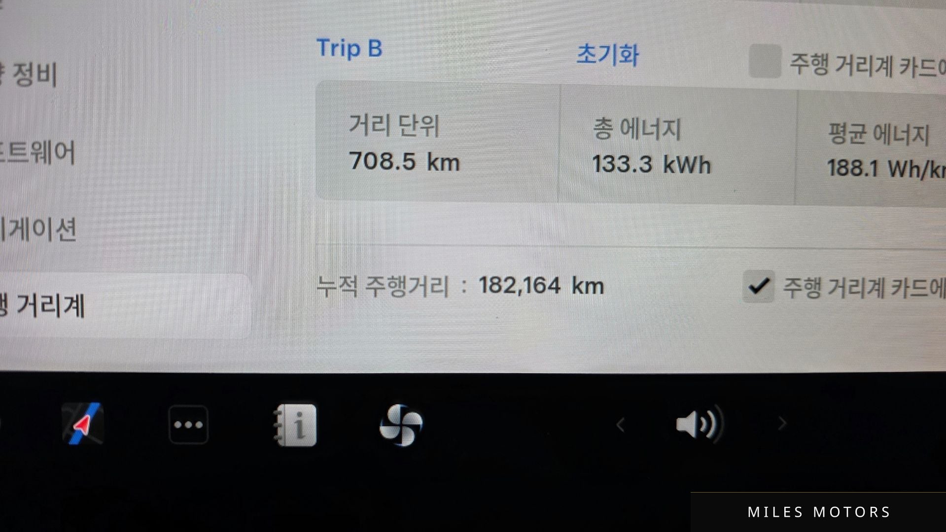 Tesla 모델 3 2020 — миниатюра 8