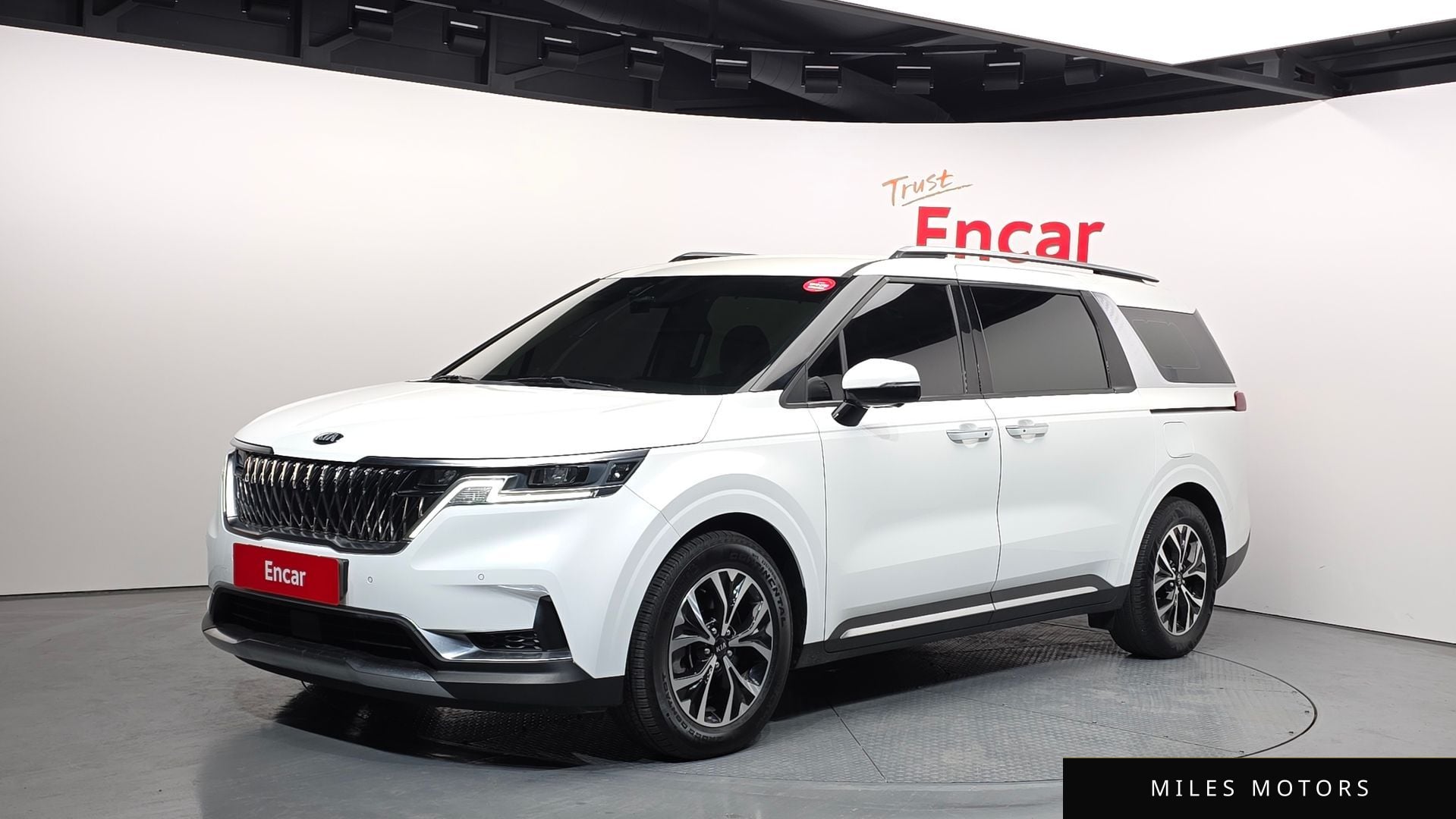 Kia Carnival 2021 — фото 1 из 12