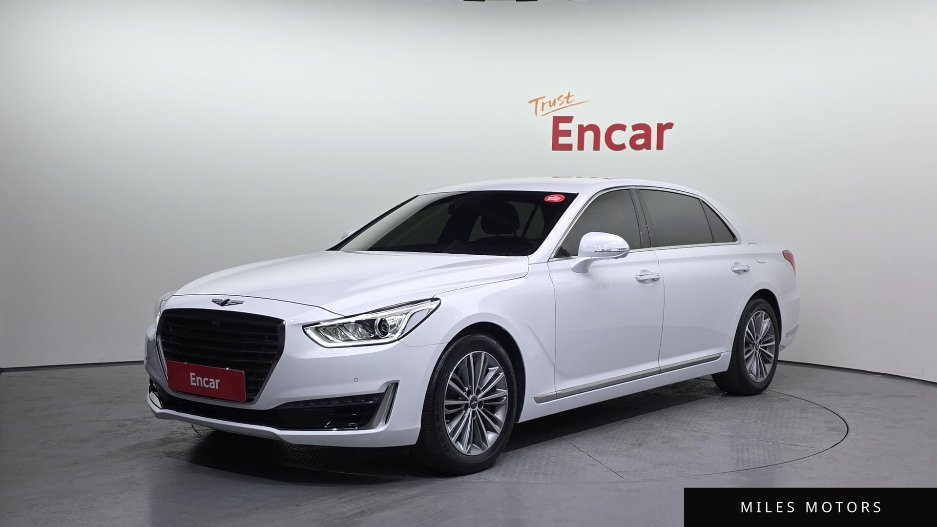 Genesis EQ900 2017 — фото 1 из 12