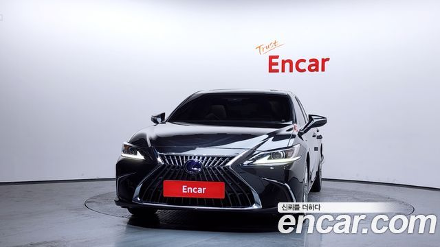 Лексус ES300h 2022 — миниатюра 3