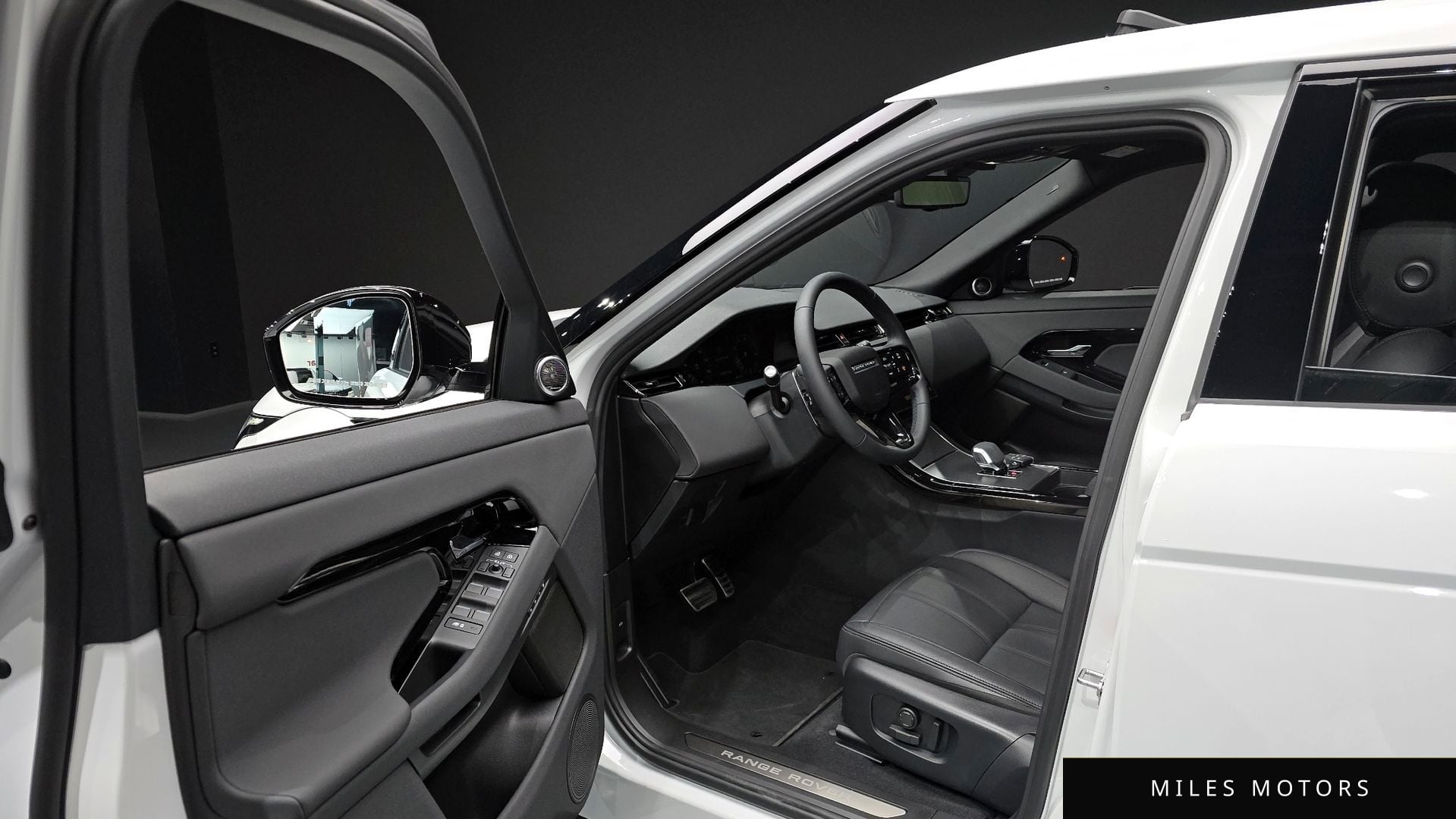 Land Rover Range Rover Evoque 2024 — миниатюра 10