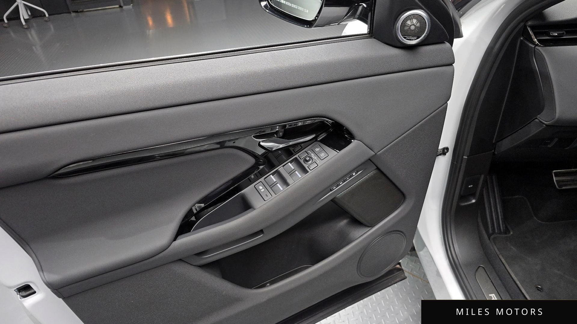 Land Rover Range Rover Evoque 2024 — миниатюра 18