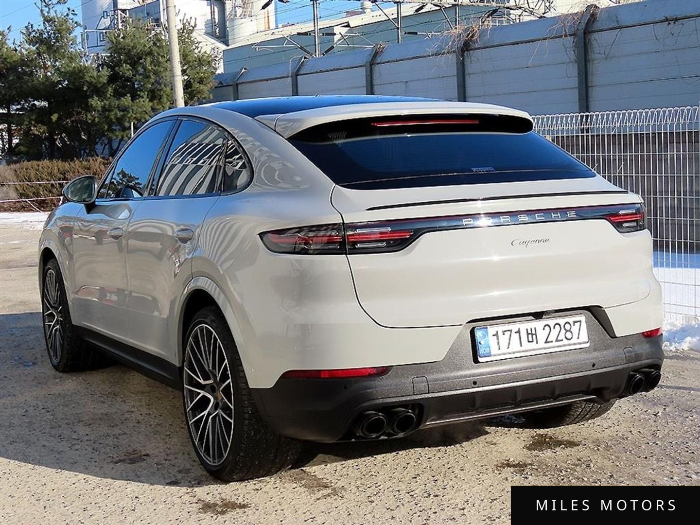 Porsche Cayenne 2022 — миниатюра 3