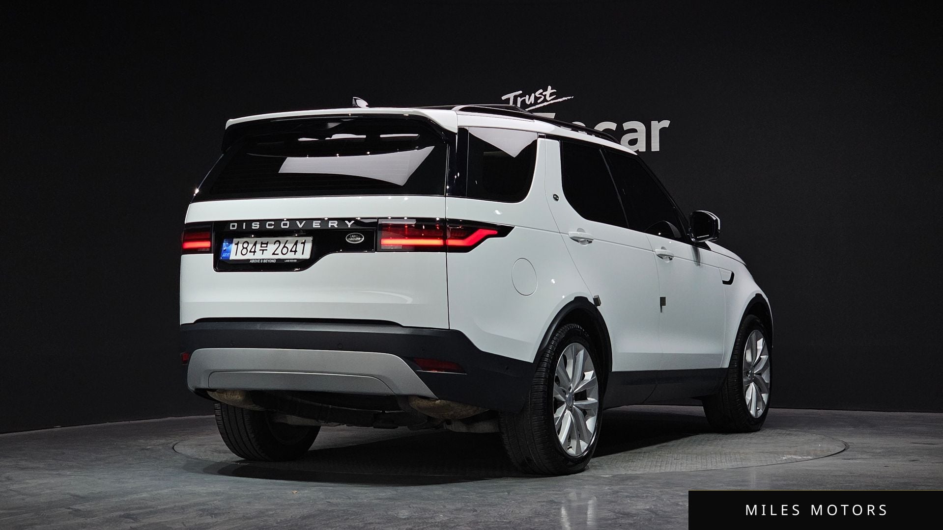 Land Rover Discovery 2023 — миниатюра 2