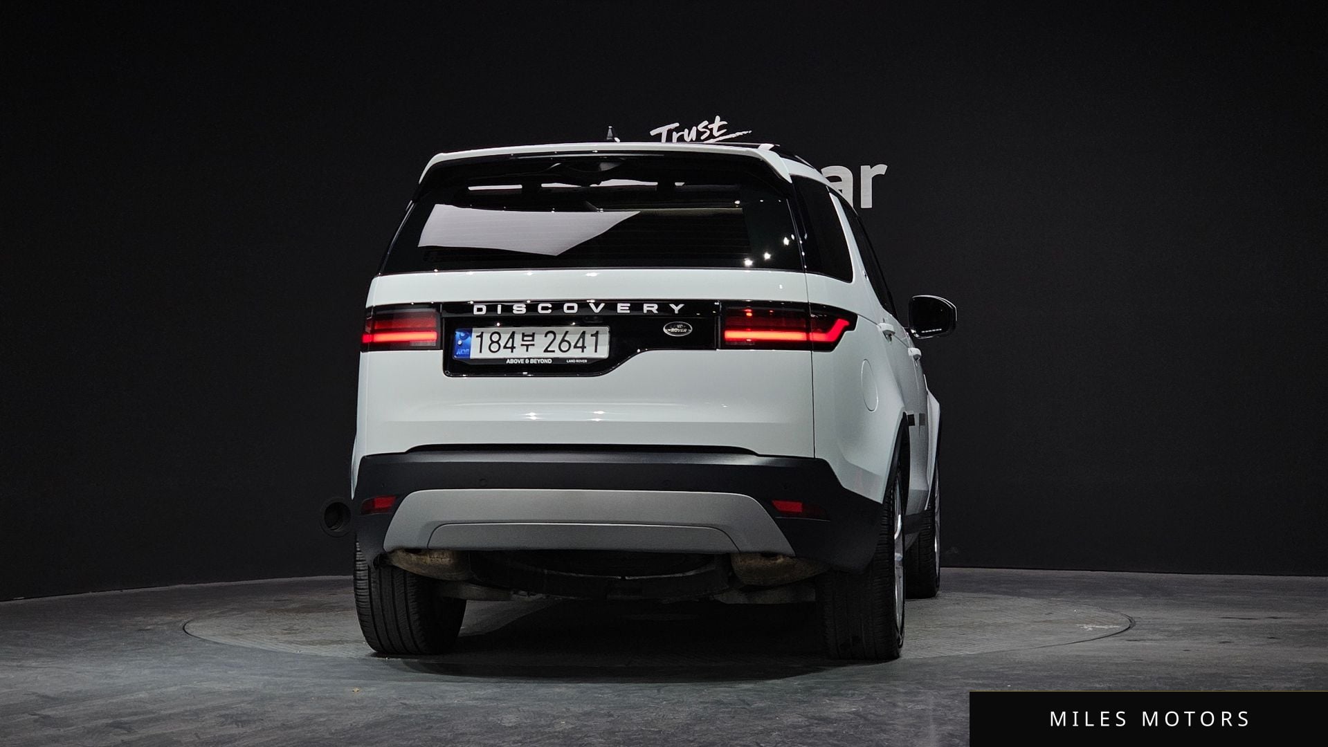 Land Rover Discovery 2023 — миниатюра 4