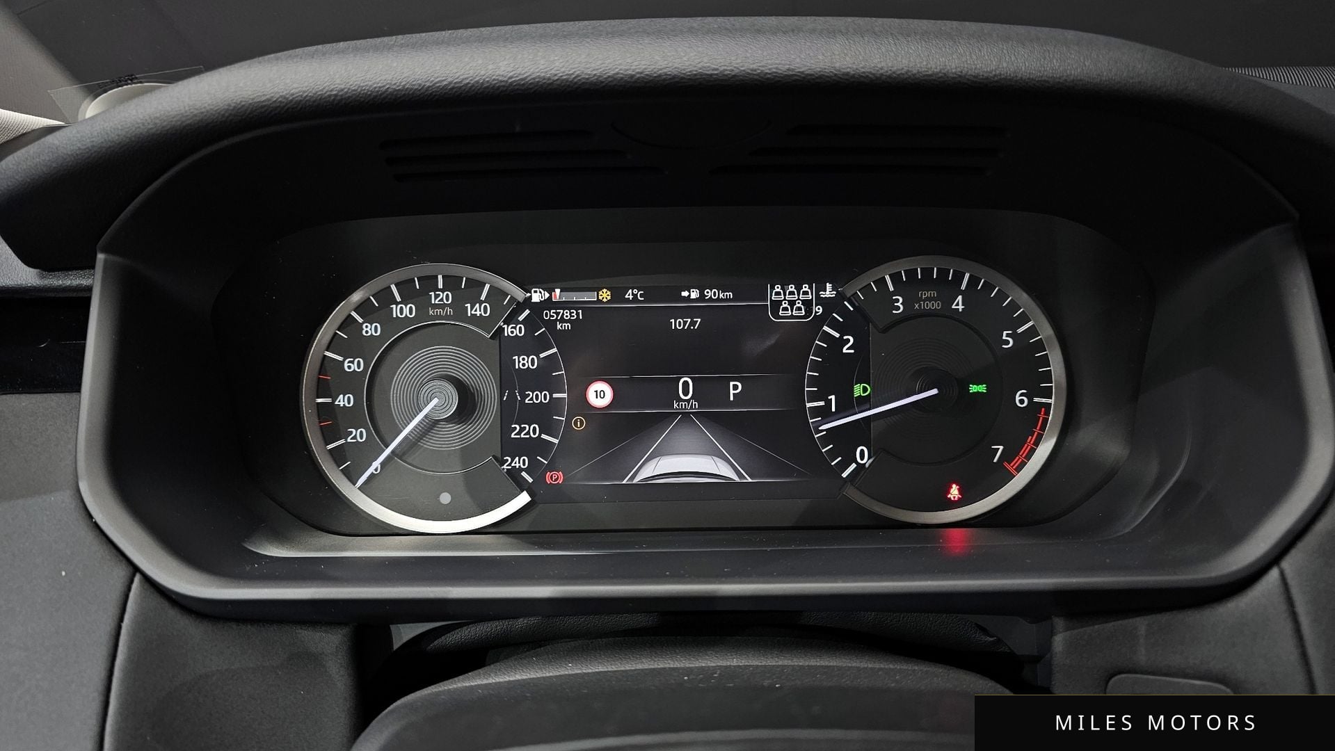 Land Rover Discovery 2023 — миниатюра 8