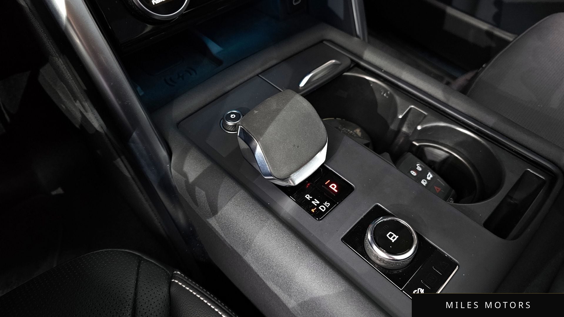 Land Rover Discovery 2023 — миниатюра 9