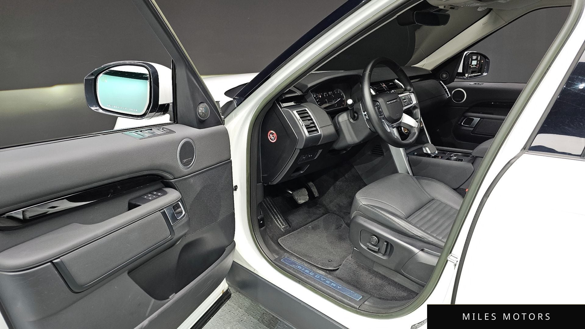 Land Rover Discovery 2023 — миниатюра 10