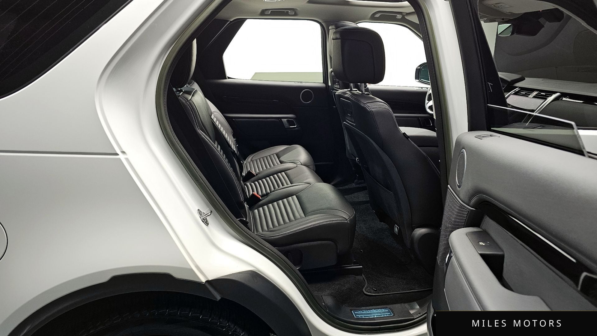 Land Rover Discovery 2023 — миниатюра 12