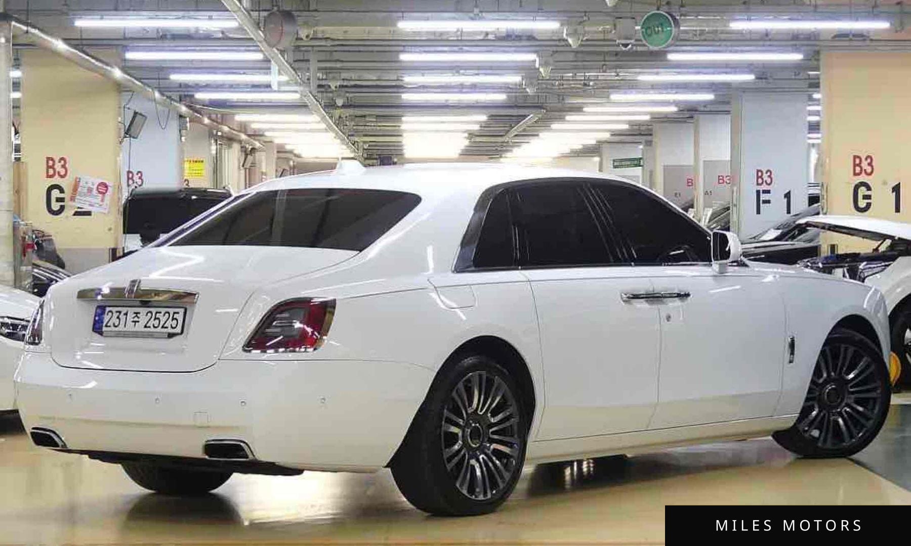 Rolls-Royce 고스트 2023 — миниатюра 3