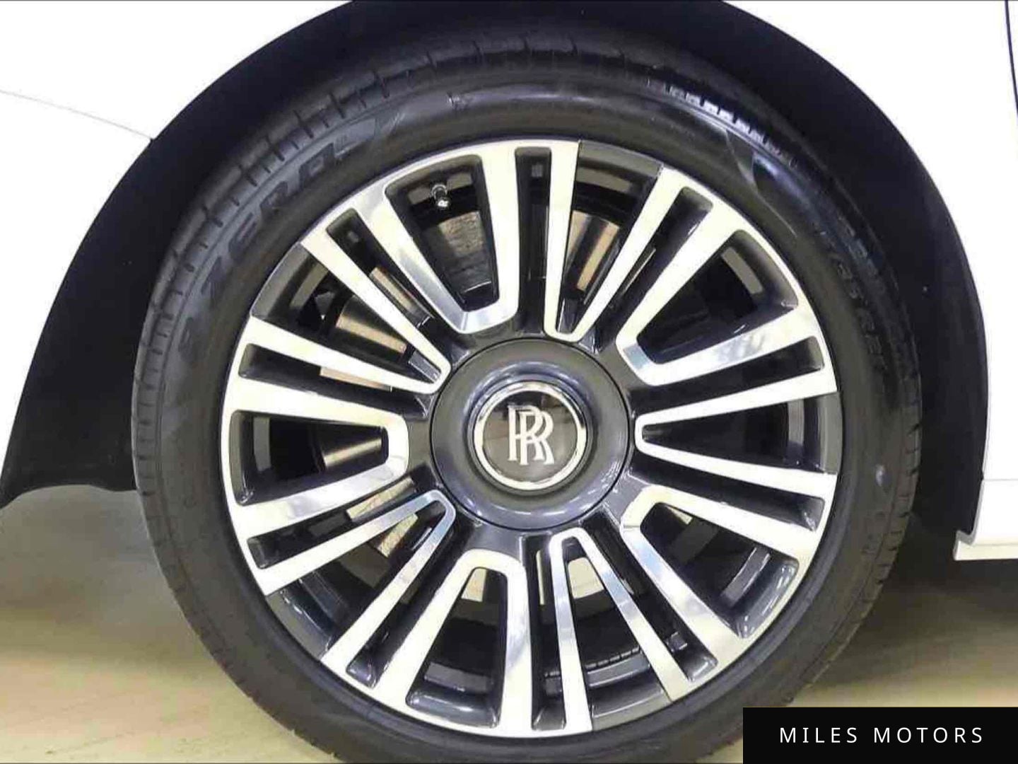 Rolls-Royce 고스트 2023 — миниатюра 7
