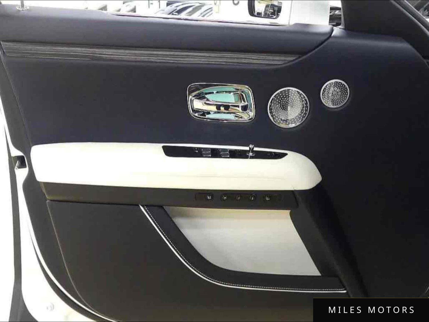Rolls-Royce 고스트 2023 — миниатюра 9