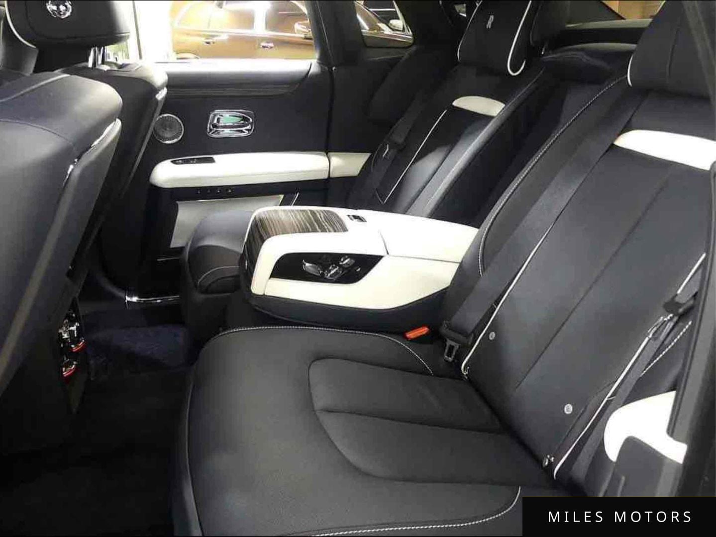 Rolls-Royce 고스트 2023 — миниатюра 15