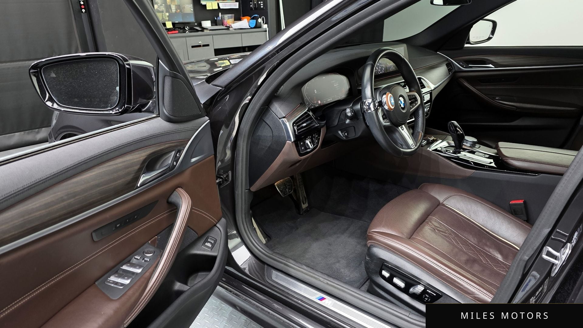 BMW 5 Series (G30) 2020 — миниатюра 10