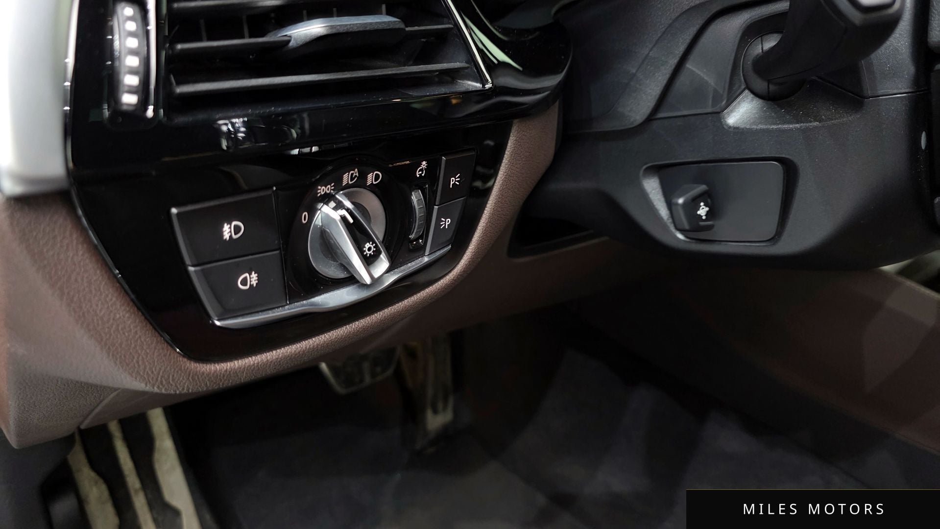 BMW 5 Series (G30) 2020 — миниатюра 11