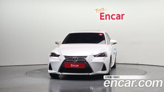 Лексус IS200t 2017 — миниатюра 3