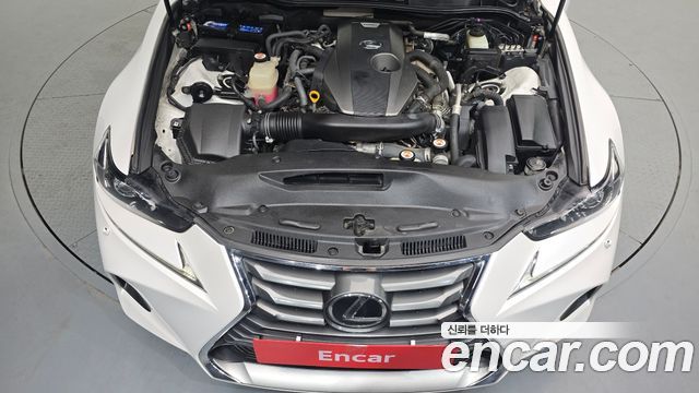 Лексус IS200t 2017 — миниатюра 6