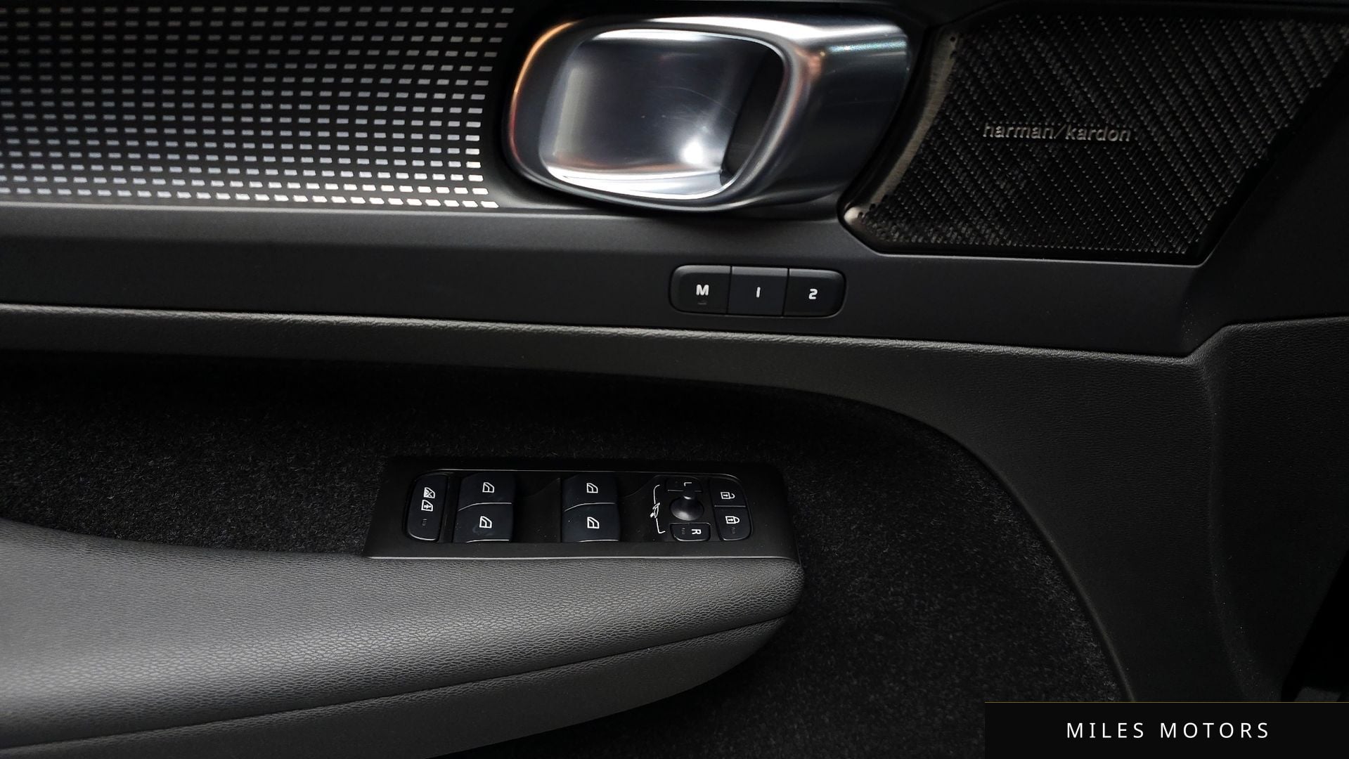 Volvo XC40 리차지 2022 — миниатюра 17