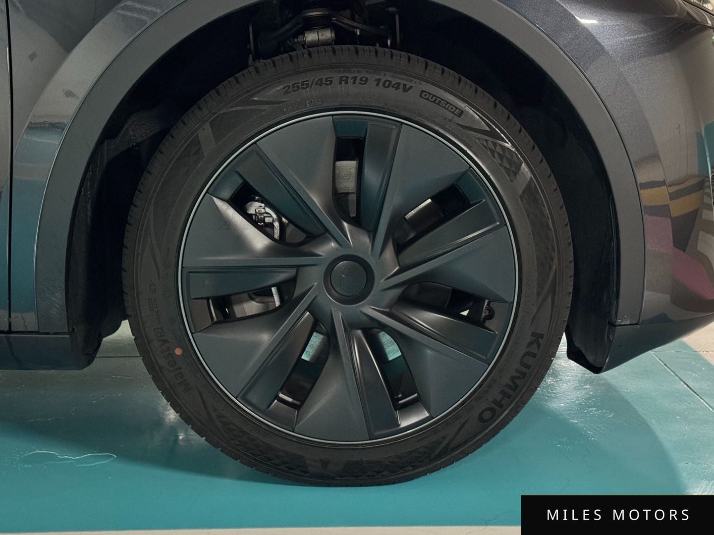Tesla Model Y 2025 — миниатюра 5