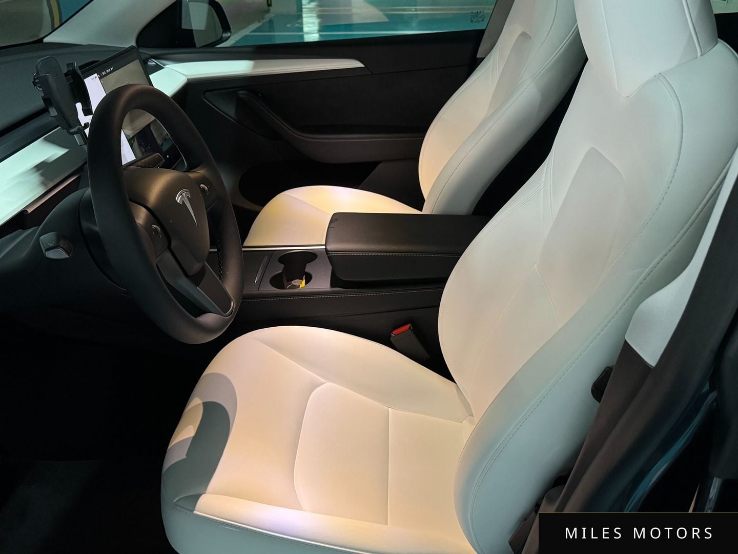 Tesla Model Y 2025 — миниатюра 9