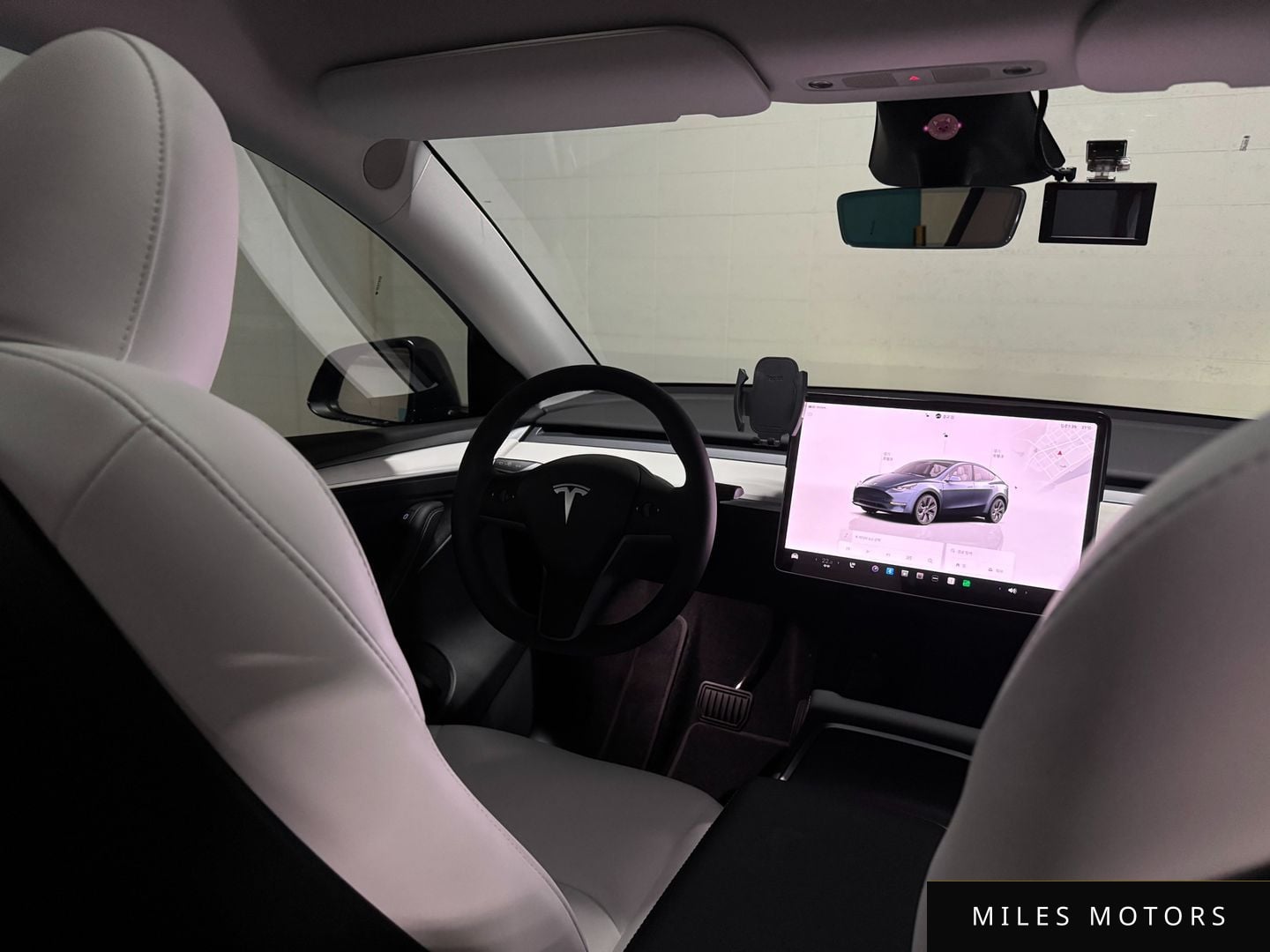 Tesla Model Y 2025 — миниатюра 11