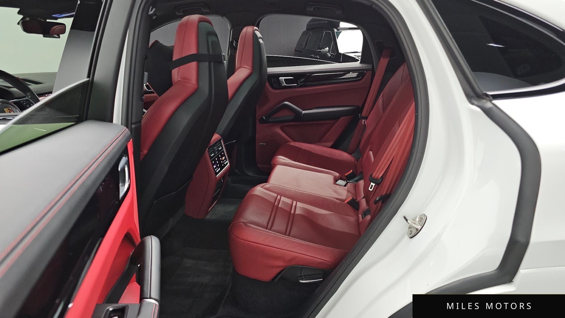 Porsche Cayenne 2021 — миниатюра 12