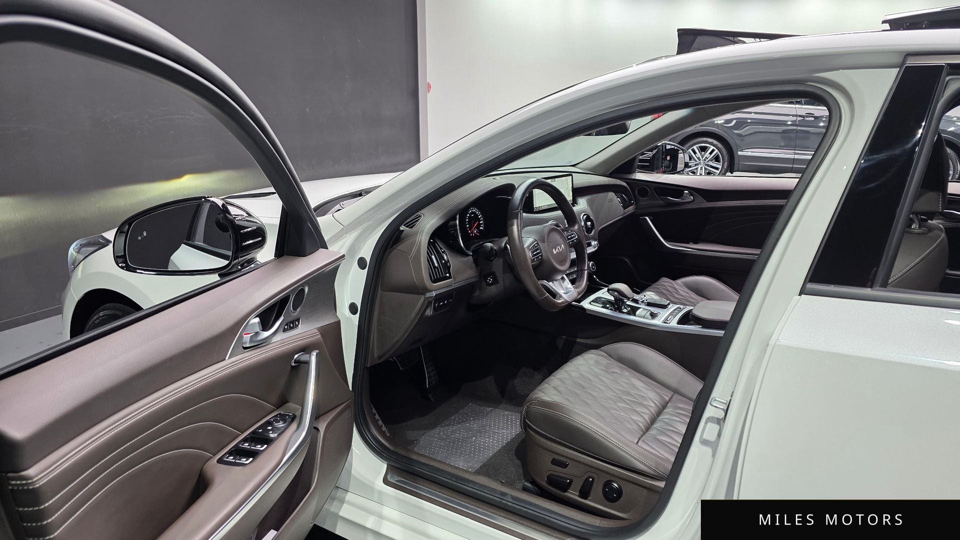 Kia Stinger 2023 — миниатюра 11