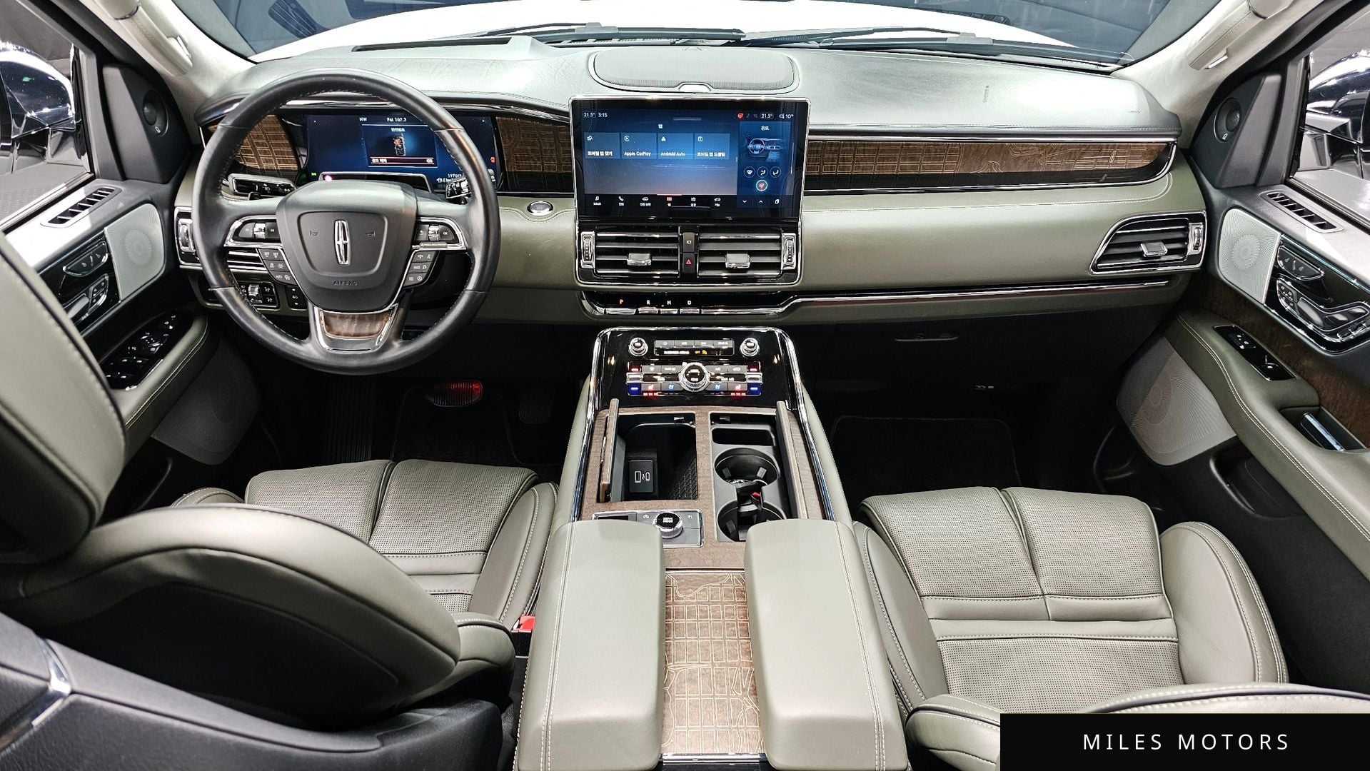 Lincoln Navigator 2023 — миниатюра 7