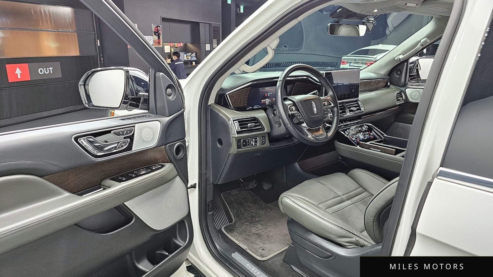 Lincoln Navigator 2023 — миниатюра 11