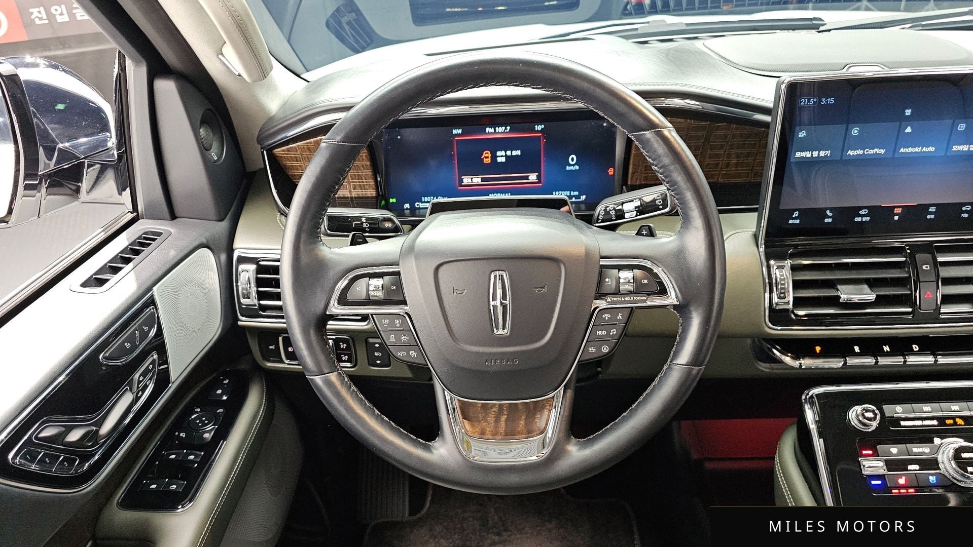 Lincoln Navigator 2023 — миниатюра 13
