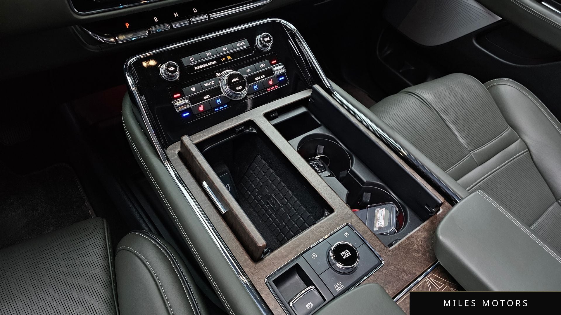 Lincoln Navigator 2023 — миниатюра 18