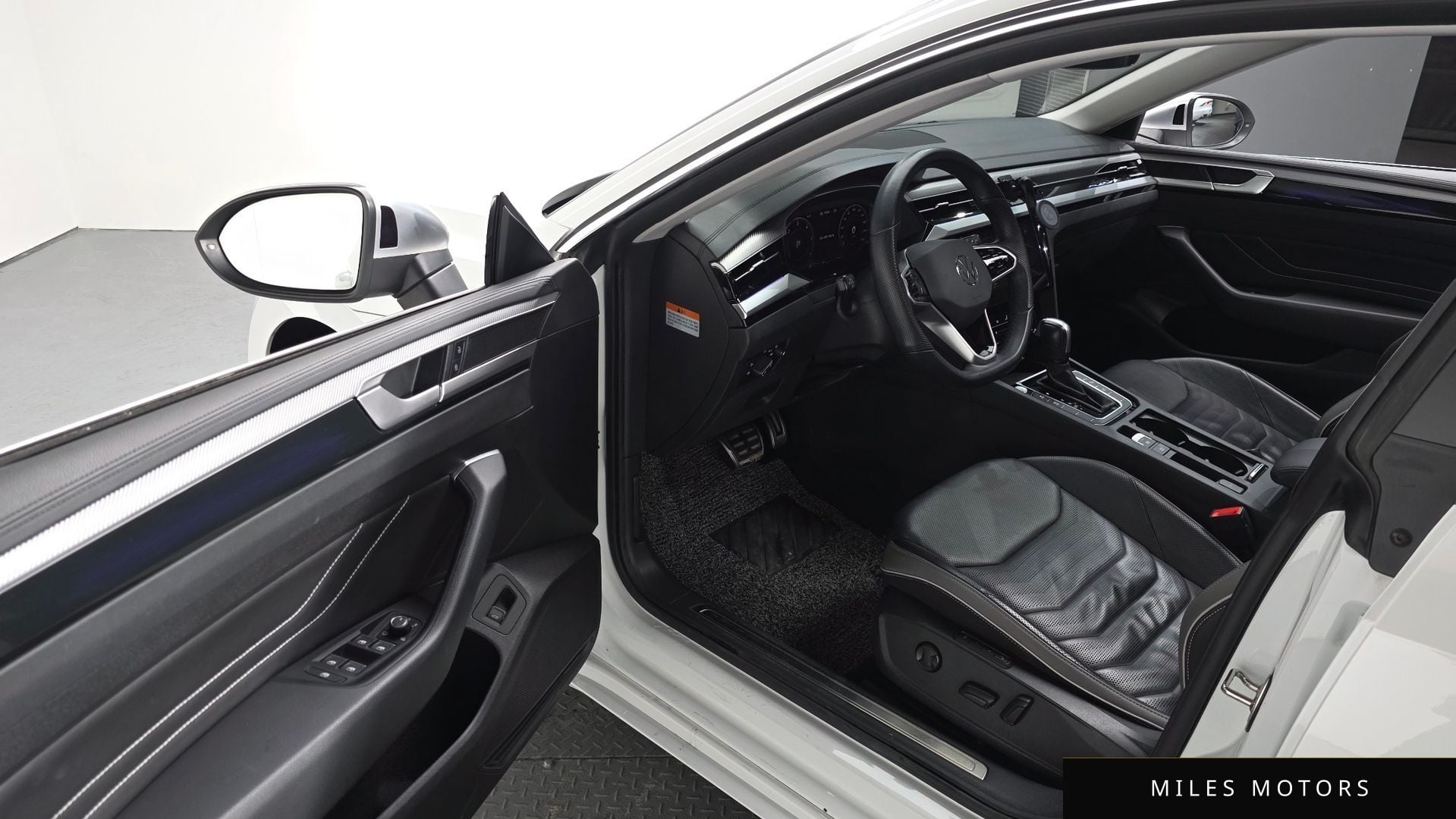 Volkswagen 아테온 2023 — миниатюра 11