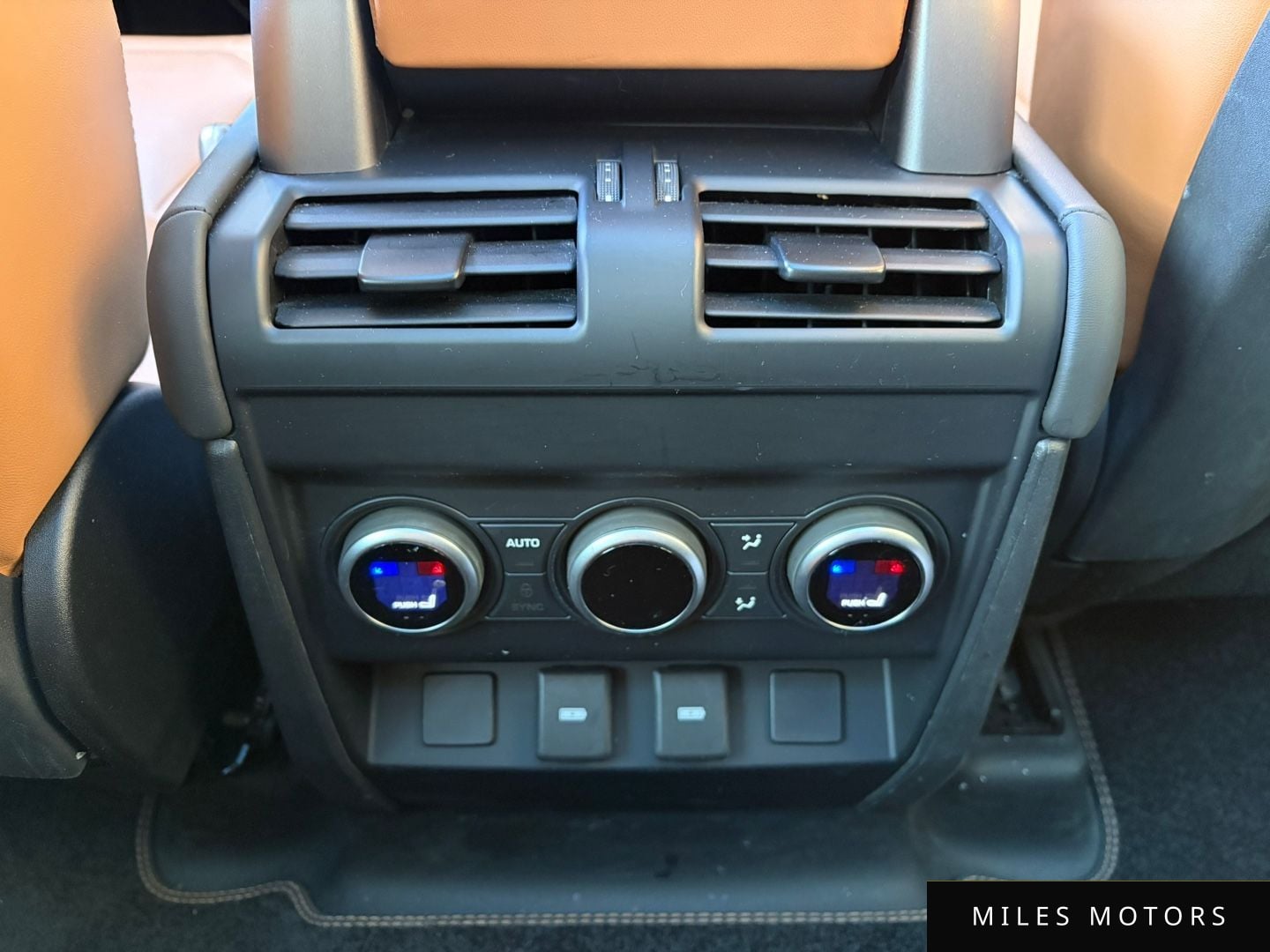 Land Rover Defender 2023 — миниатюра 10