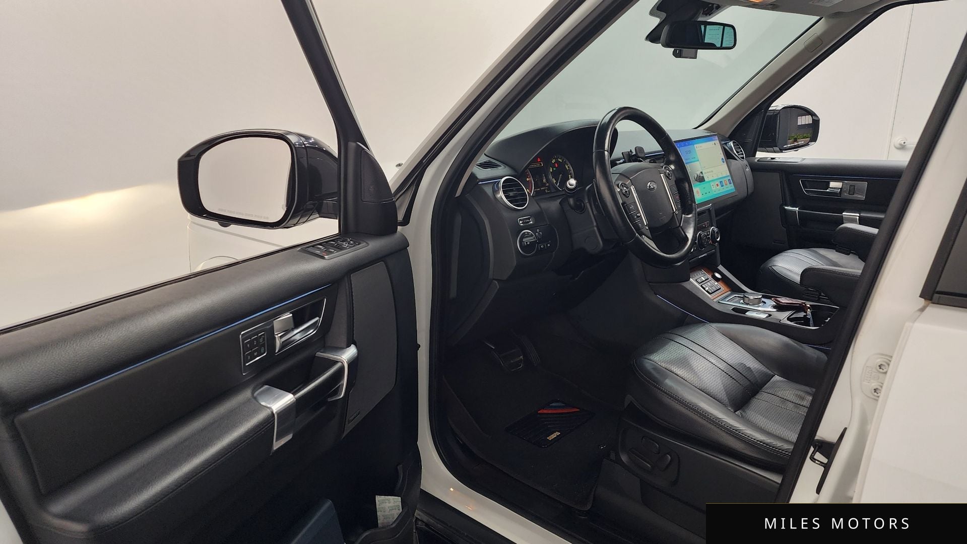 Land Rover Discovery 2016 — миниатюра 10