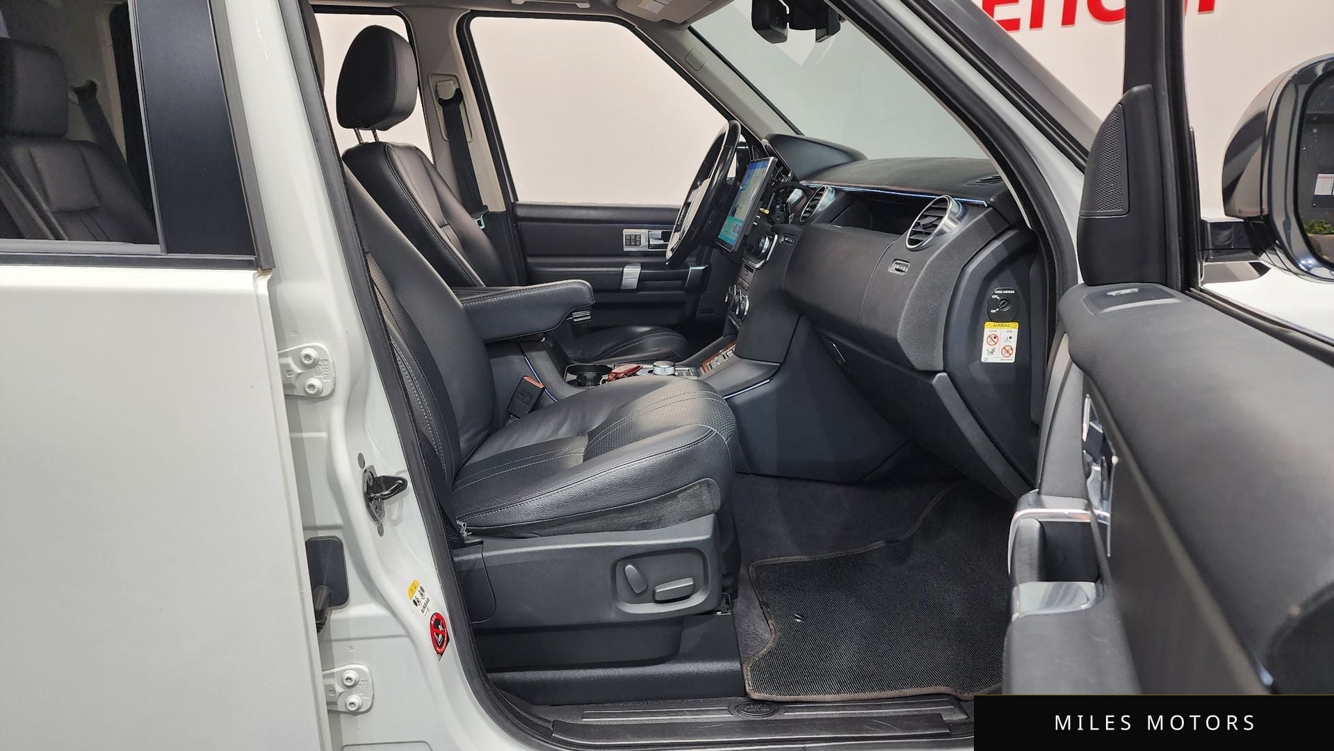 Land Rover Discovery 2016 — миниатюра 11