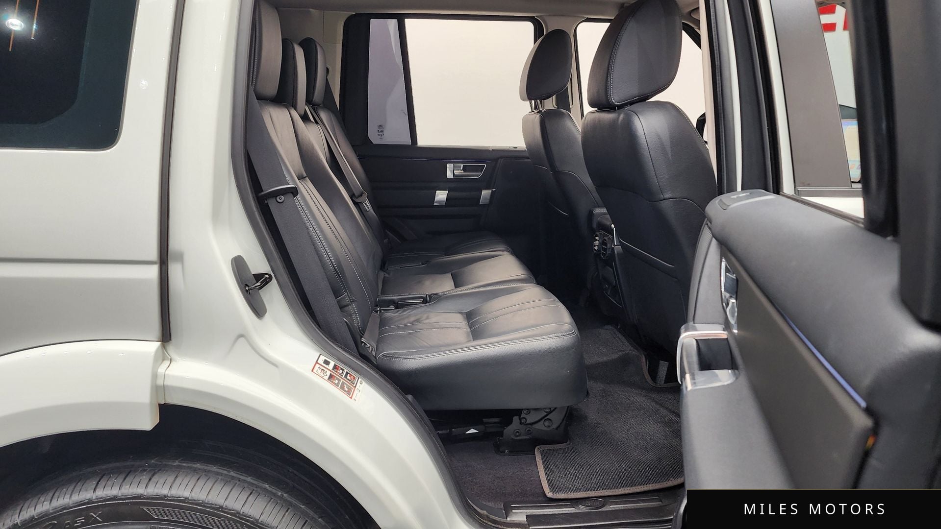 Land Rover Discovery 2016 — миниатюра 12