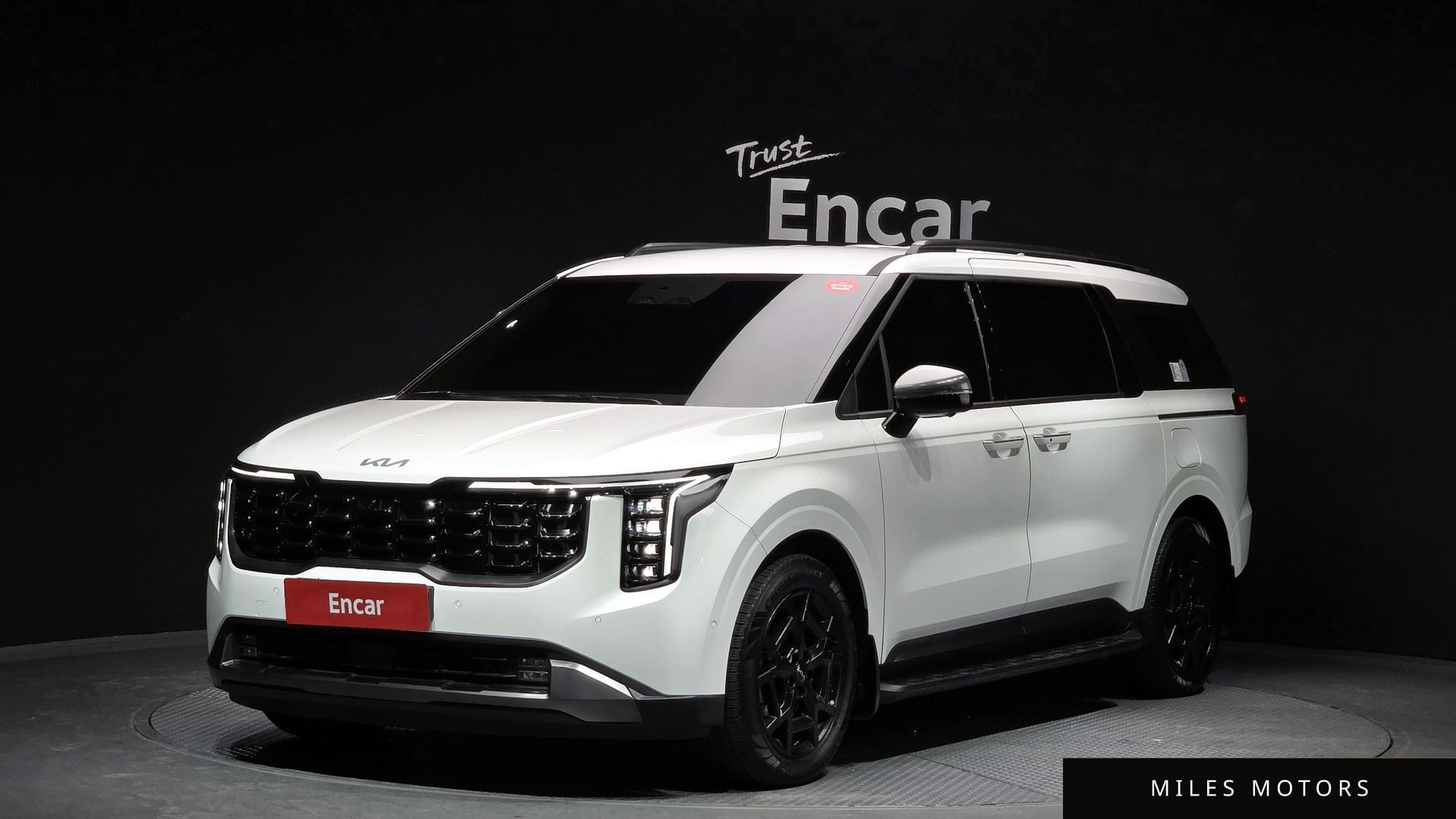 Kia Canival 2025 — фото 1 из 12
