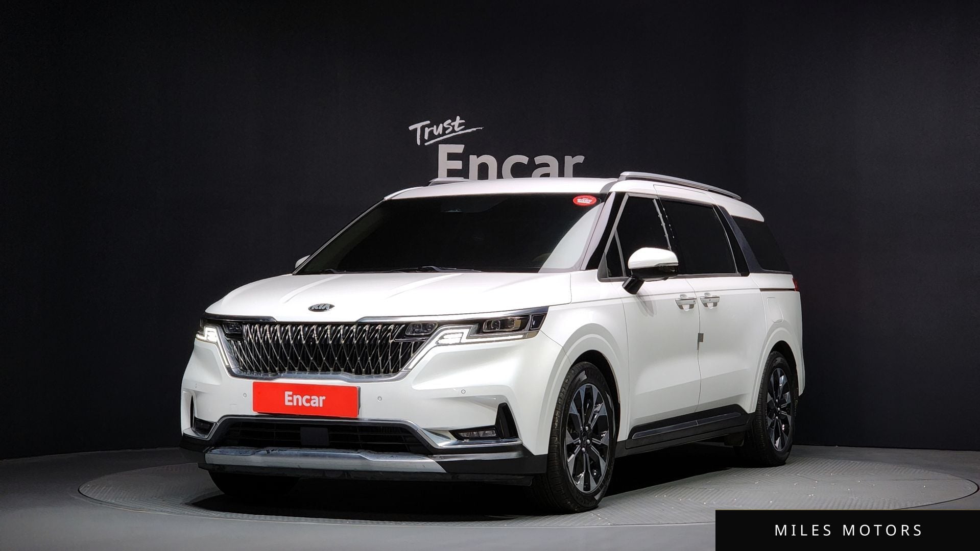 Kia Carnival 2021 — фото 1 из 12