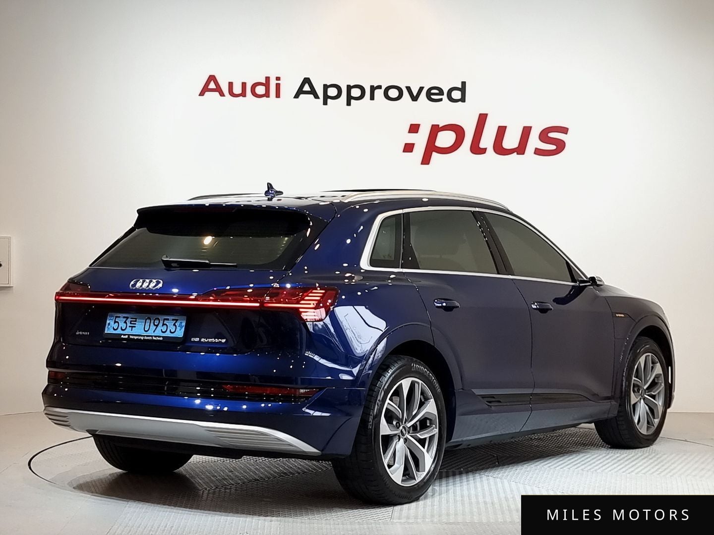Audi e-tron 2023 — миниатюра 2