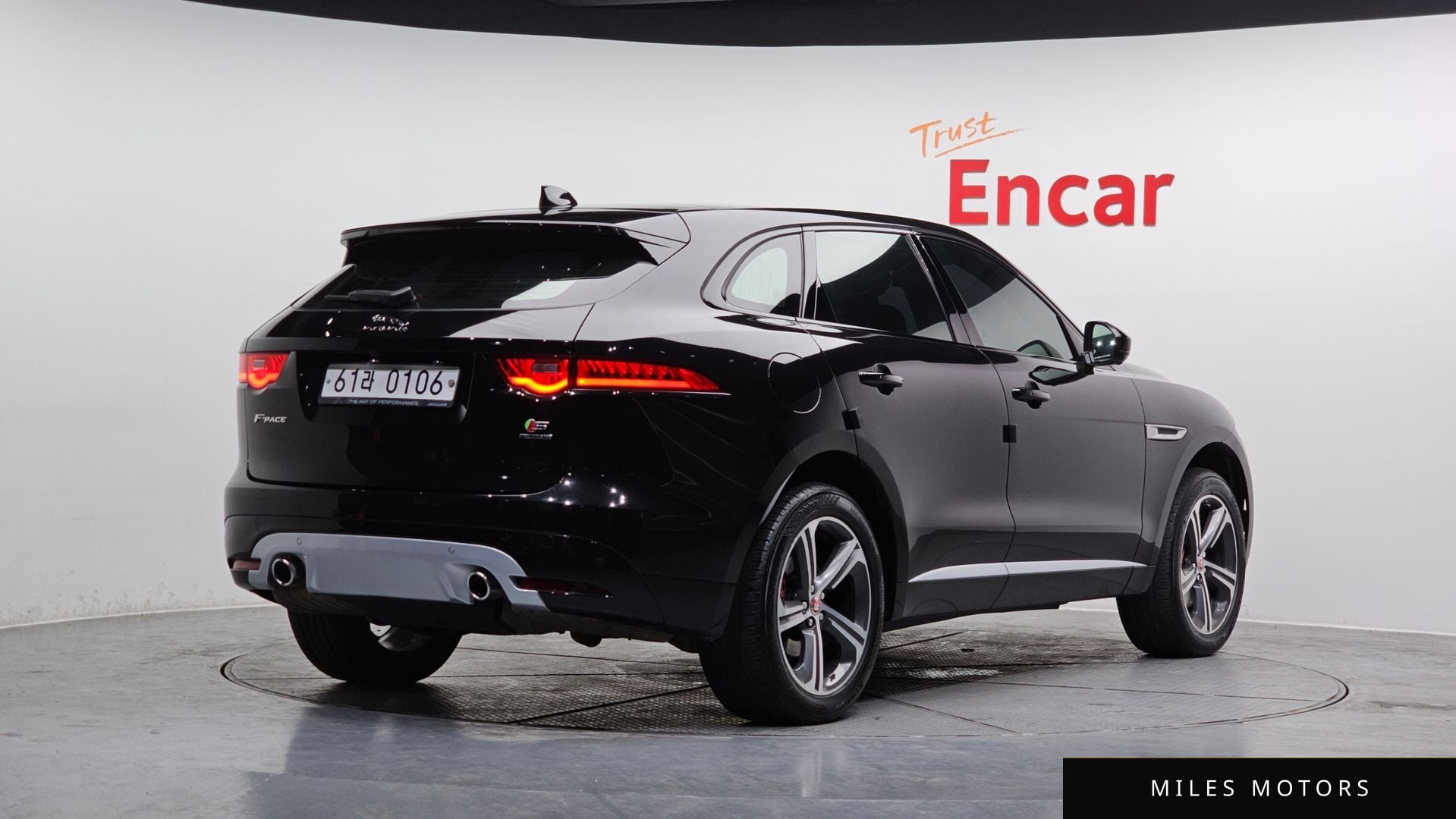 Jaguar F-PACE 2017 — миниатюра 2