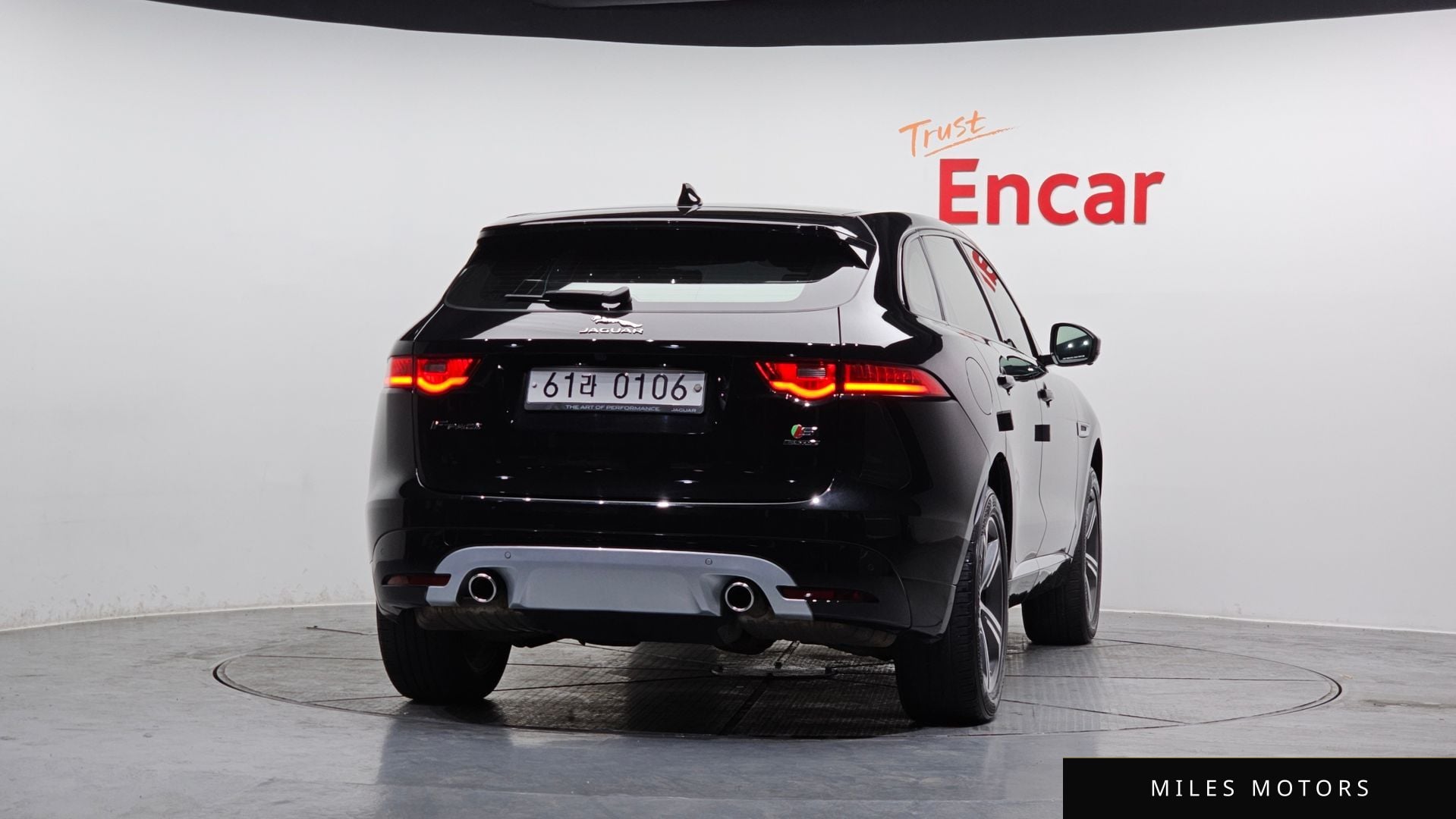 Jaguar F-PACE 2017 — миниатюра 4