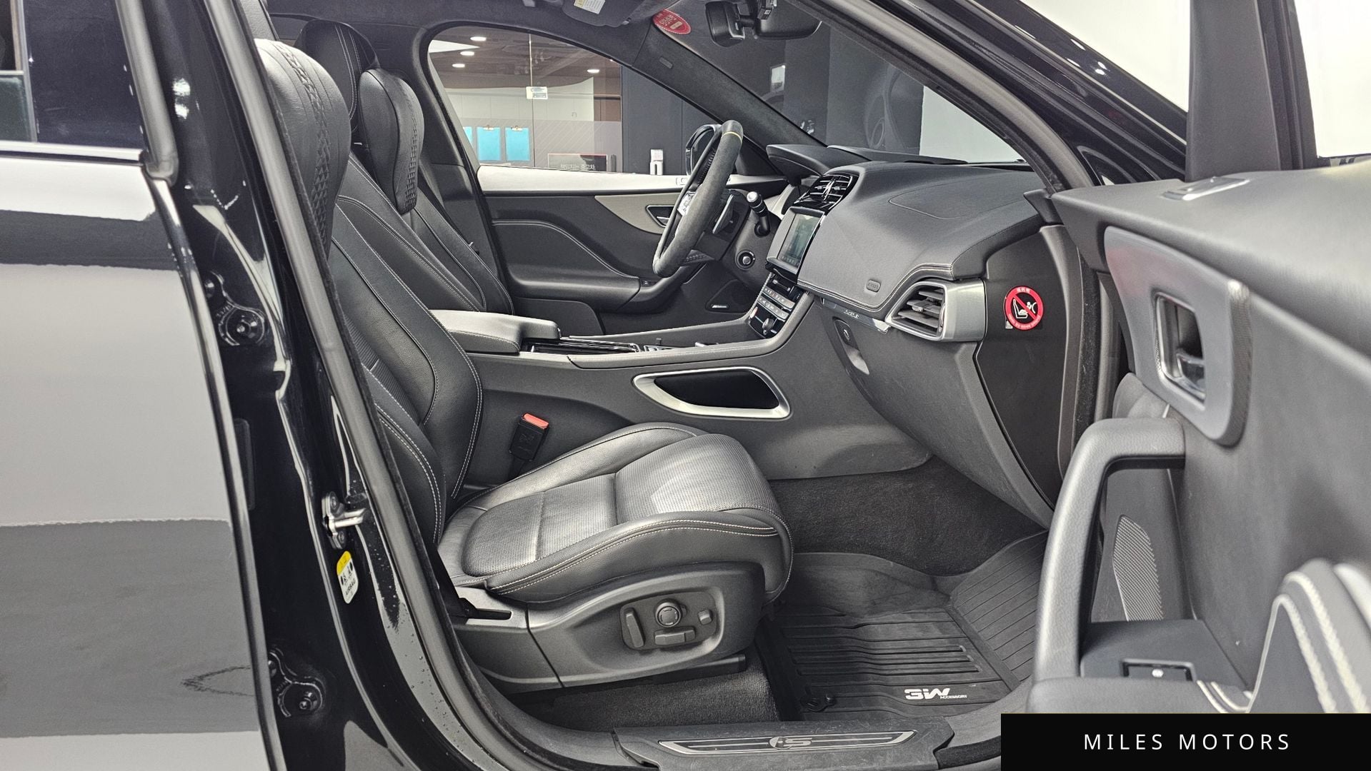 Jaguar F-PACE 2017 — миниатюра 10